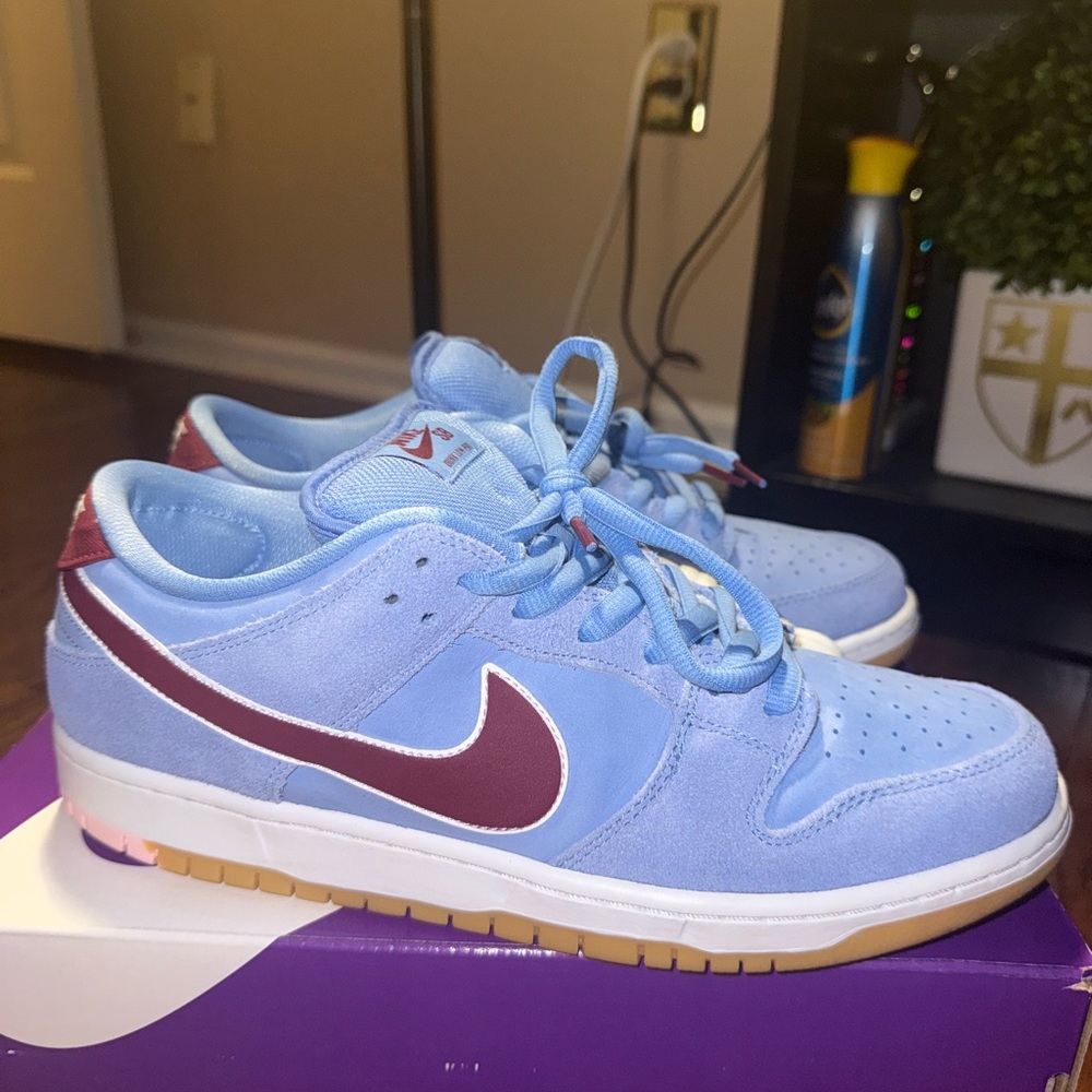Nike SB Dunk Low “Philadelphia Phillies” size 11.5
